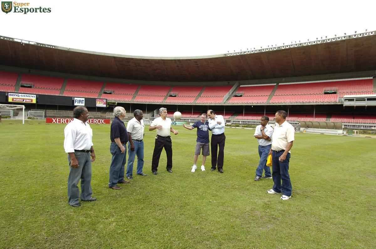 Em 2006, no aniversrio de 40 anos do ttulo da Taa Brasil de 1966, reportagem do Estado de Minas e do Superesportes reuniu no Mineiro alguns dos craques do Cruzeiro: Z Carlos, William, Procpio, Neco, Natal, Dirceu Lopes, Evaldo e Tosto.
