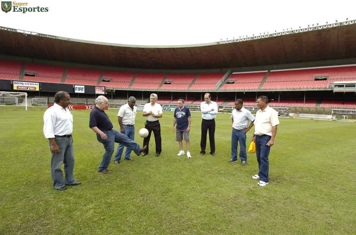 Em 2006, no aniversrio de 40 anos do ttulo da Taa Brasil de 1966, reportagem do Estado de Minas e do Superesportes reuniu no Mineiro alguns dos craques do Cruzeiro: Z Carlos, William, Procpio, Neco, Natal, Dirceu Lopes, Evaldo e Tosto.

