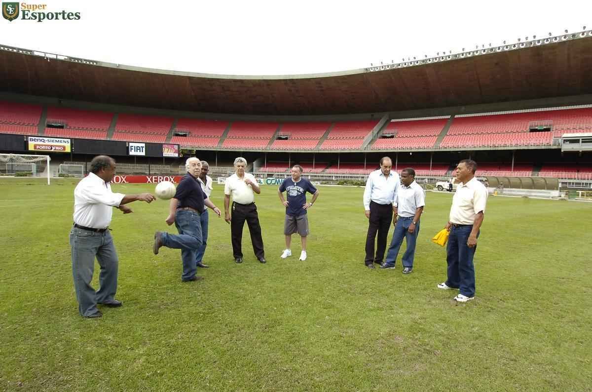 Em 2006, no aniversrio de 40 anos do ttulo da Taa Brasil de 1966, reportagem do Estado de Minas e do Superesportes reuniu no Mineiro alguns dos craques do Cruzeiro: Z Carlos, William, Procpio, Neco, Natal, Dirceu Lopes, Evaldo e Tosto.
