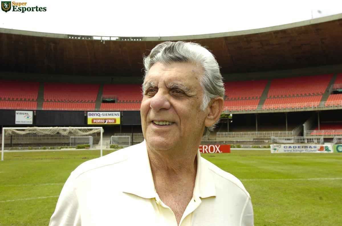 Em 2006, no aniversrio de 40 anos do ttulo da Taa Brasil de 1966, reportagem do Estado de Minas e do Superesportes reuniu no Mineiro alguns dos craques do Cruzeiro: Z Carlos, William (foto), Procpio, Neco, Natal, Dirceu Lopes, Evaldo e Tosto.
