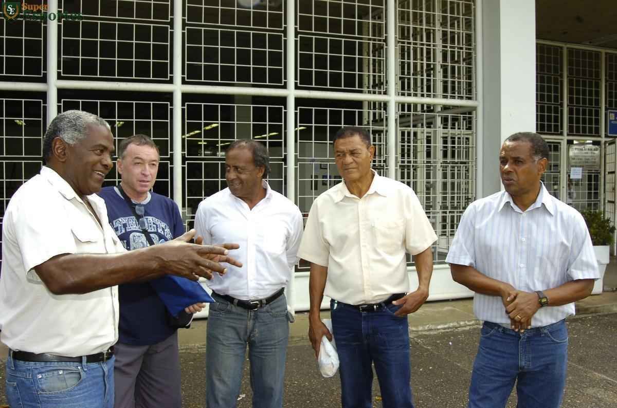 Em 2006, no aniversrio de 40 anos do ttulo da Taa Brasil de 1966, reportagem do Estado de Minas e do Superesportes reuniu no Mineiro alguns dos craques do Cruzeiro: Z Carlos, William, Procpio, Neco, Natal, Dirceu Lopes, Evaldo e Tosto.
