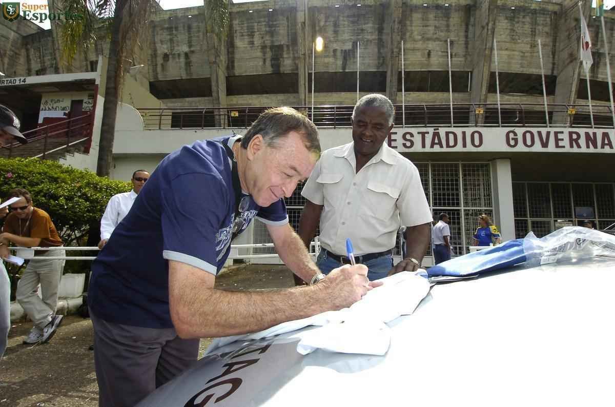 Em 2006, no aniversrio de 40 anos do ttulo da Taa Brasil de 1966, reportagem do Estado de Minas e do Superesportes reuniu no Mineiro alguns dos craques do Cruzeiro: Z Carlos, William, Procpio, Neco, Natal, Dirceu Lopes, Evaldo e Tosto.
