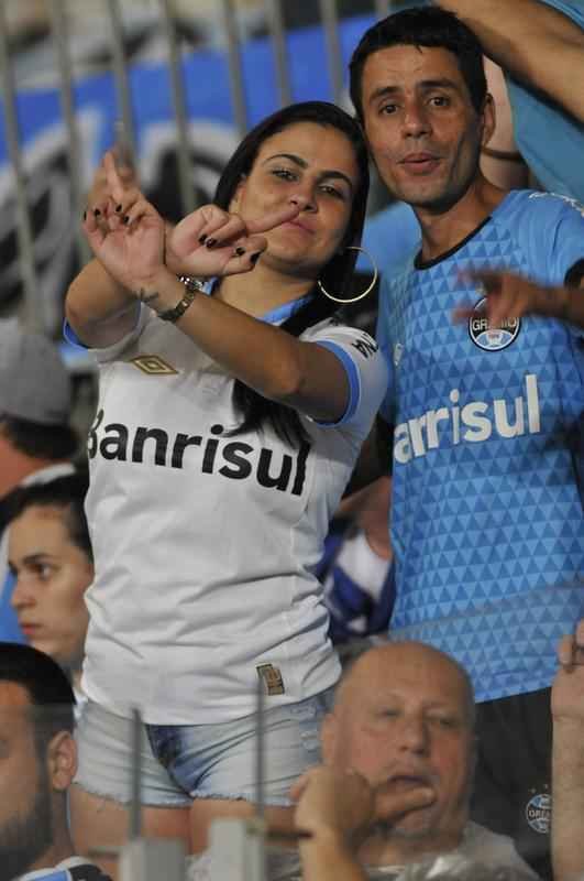 Imagens das torcidas de Atltico e Grmio, no Mineiro, pela deciso da Copa do Brasil