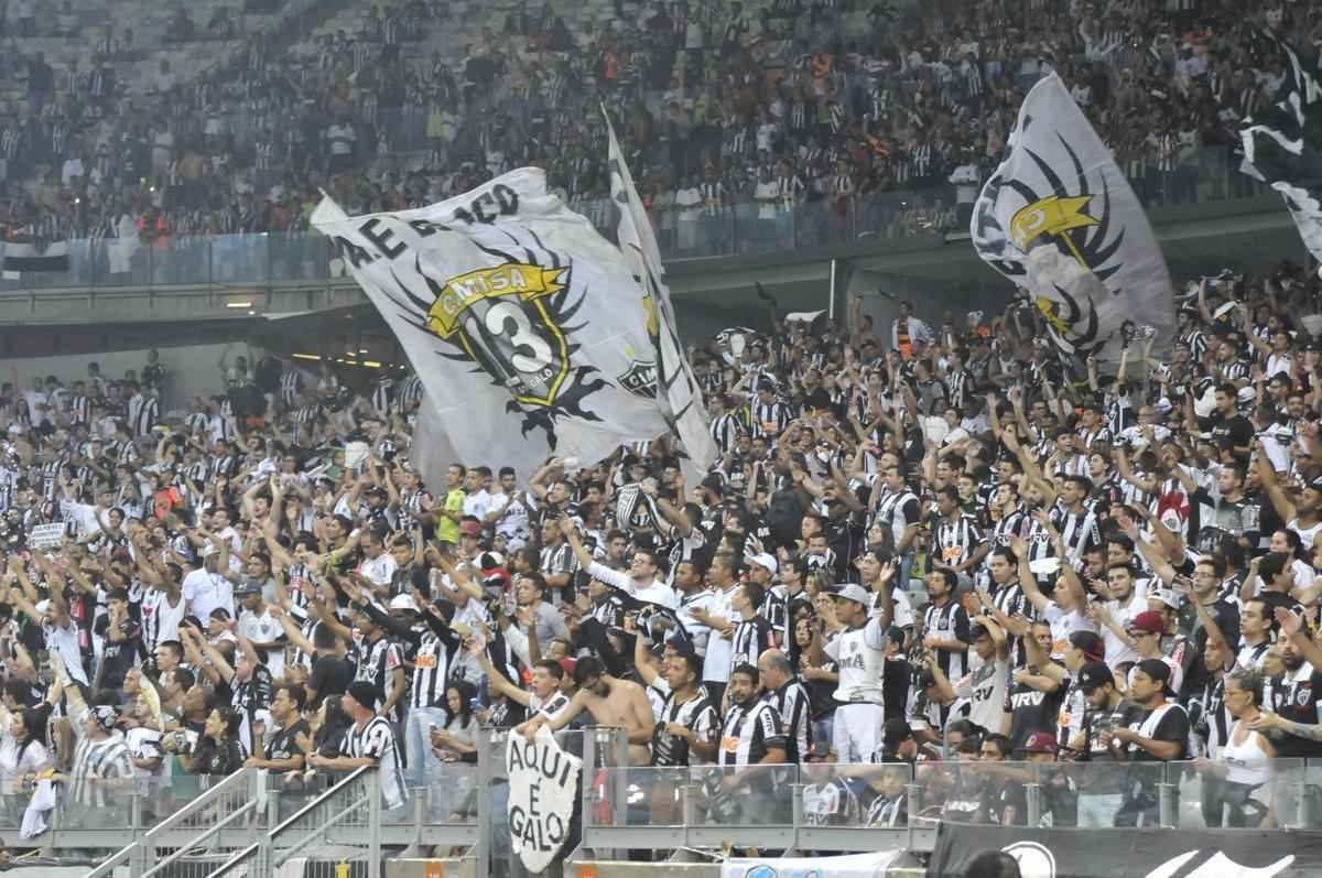 Imagens das torcidas de Atltico e Grmio, no Mineiro, pela deciso da Copa do Brasil