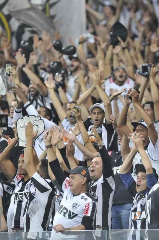 Imagens das torcidas de Atltico e Grmio, no Mineiro, pela deciso da Copa do Brasil