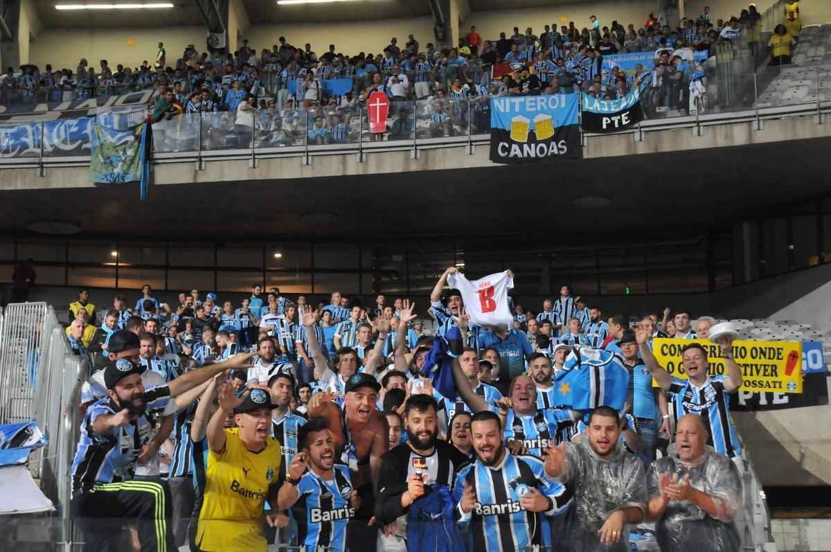Imagens das torcidas de Atltico e Grmio, no Mineiro, pela deciso da Copa do Brasil