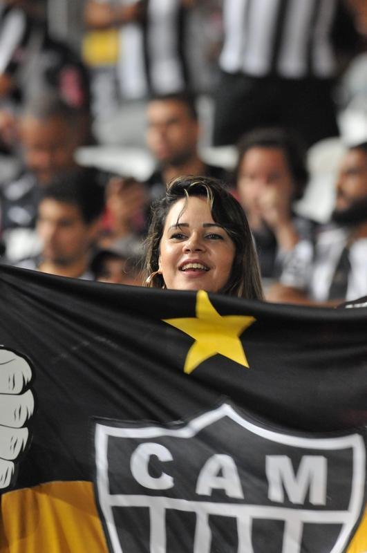 Imagens das torcidas de Atltico e Grmio, no Mineiro, pela deciso da Copa do Brasil