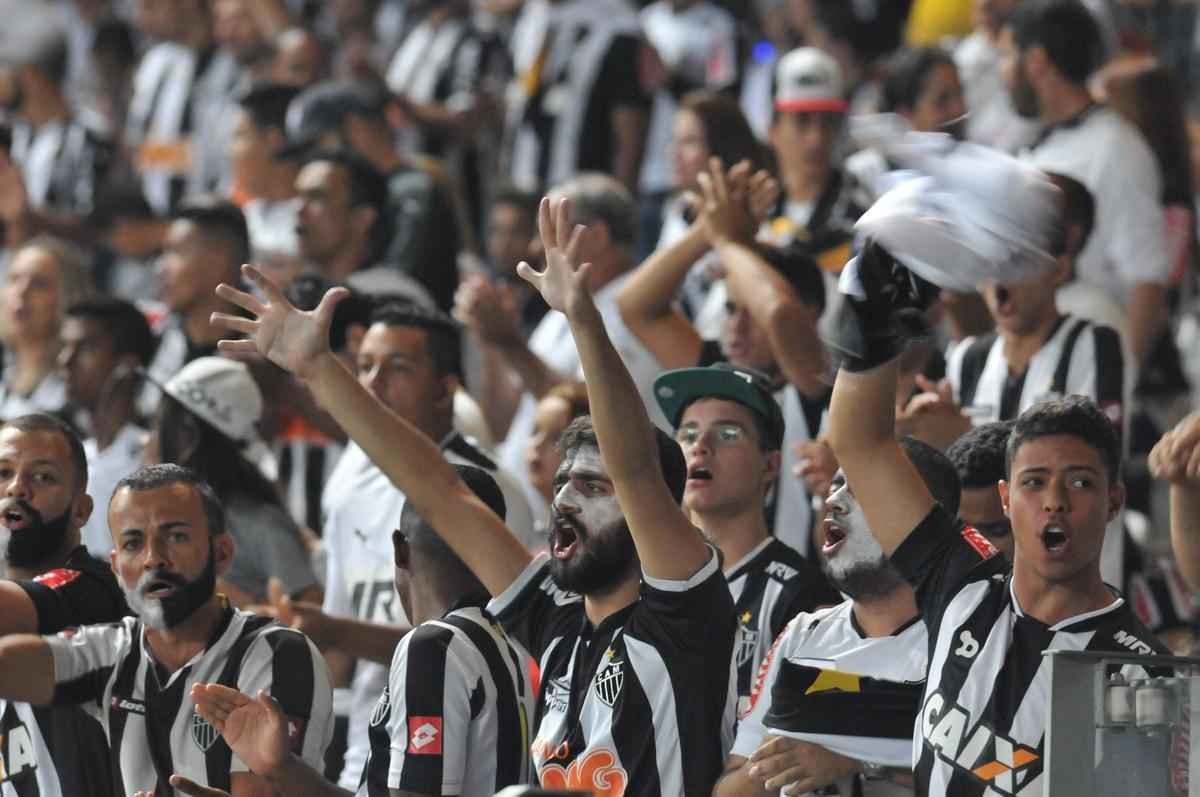 Imagens das torcidas de Atltico e Grmio, no Mineiro, pela deciso da Copa do Brasil