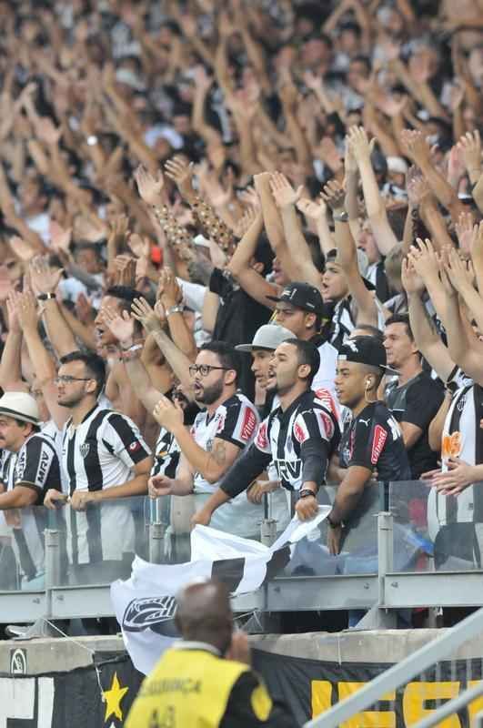Imagens das torcidas de Atltico e Grmio, no Mineiro, pela deciso da Copa do Brasil