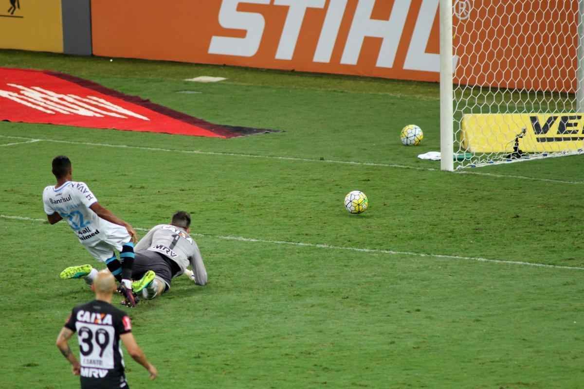 Pedro Rocha marcou o primeiro gol do Grmio e calou o Mineiro