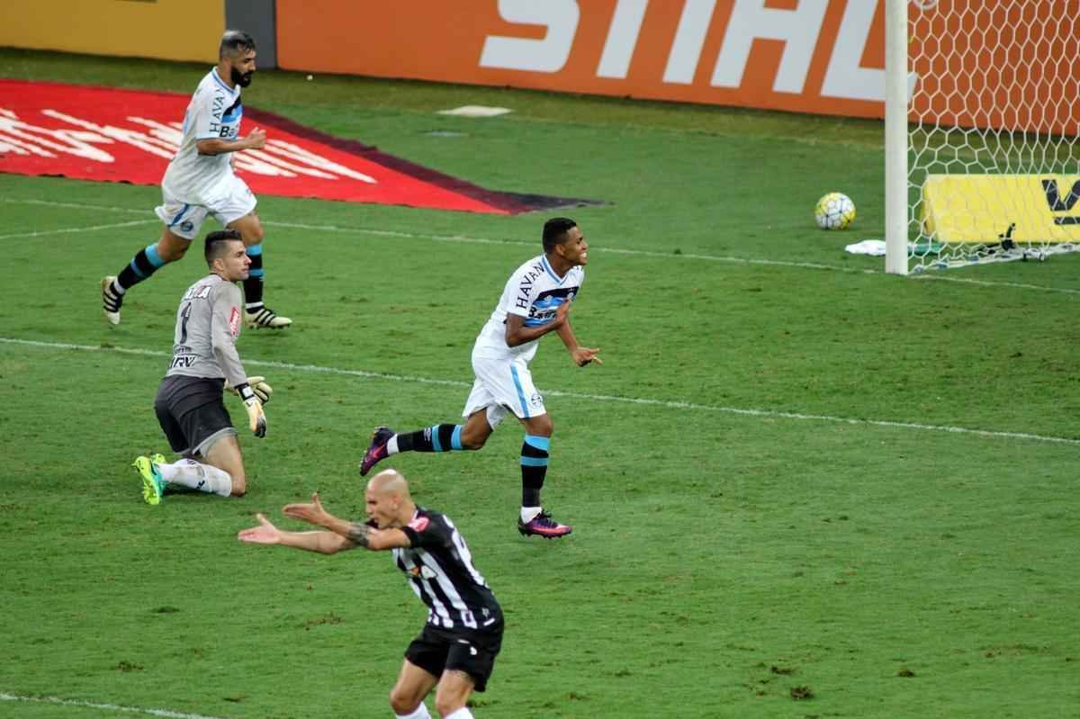 Pedro Rocha marcou o primeiro gol do Grmio e calou o Mineiro