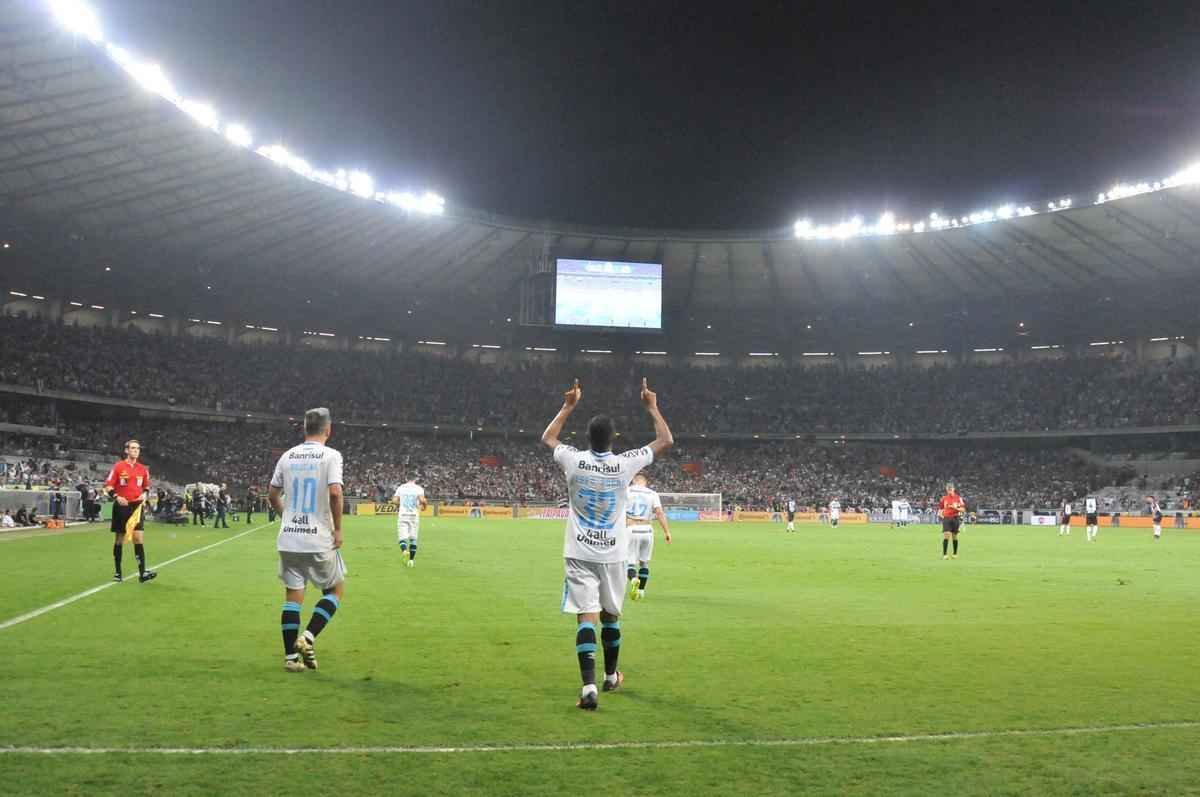 Pedro Rocha cala o Mineiro com primeiro gol do Grmio no jogo de ida da final da Copa do Brasil