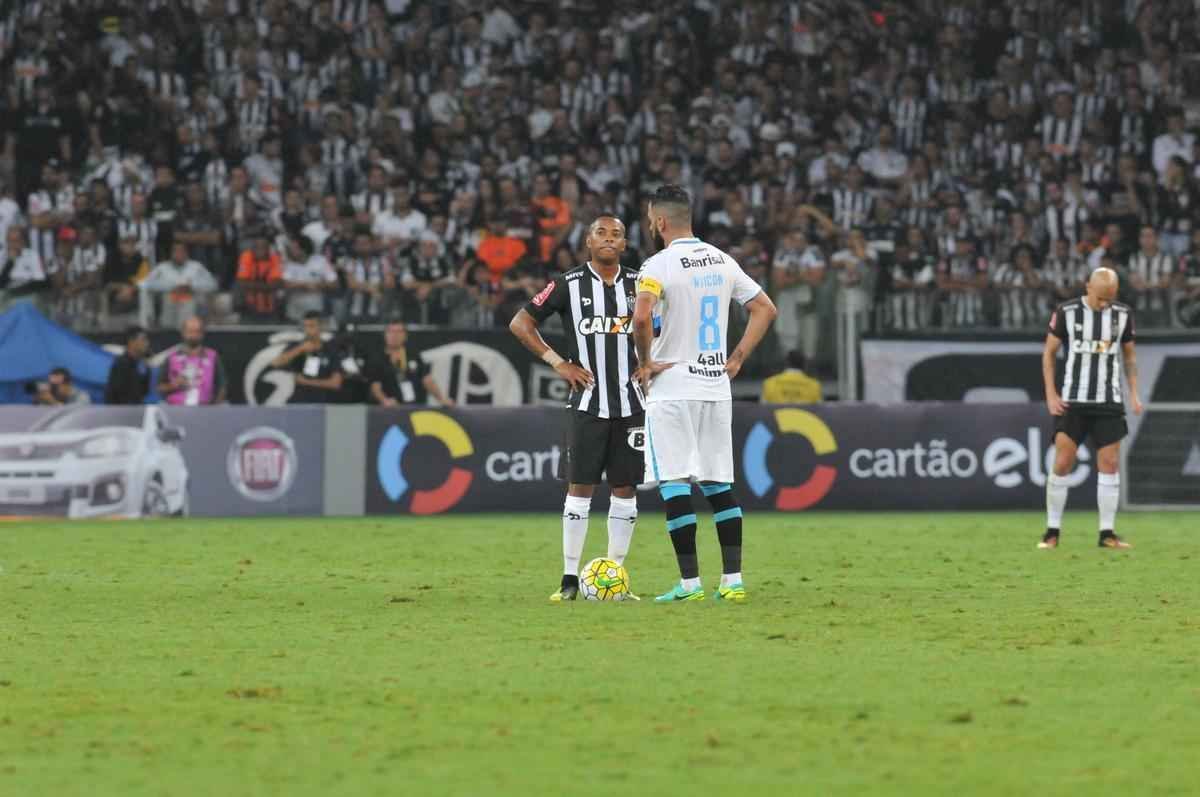 Pedro Rocha amplia vantagem do Grmio para 2 a 0 no Mineiro, no segundo tempo