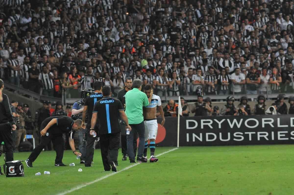 Pedro Rocha amplia vantagem do Grmio para 2 a 0 no Mineiro, no segundo tempo