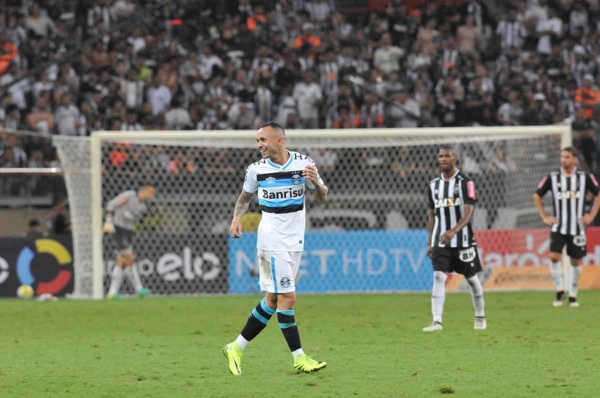 Everton marcou o terceiro gol do Grmio no Mineiro e fechou vitria por 3 a 1 na deciso da Copa do Brasil