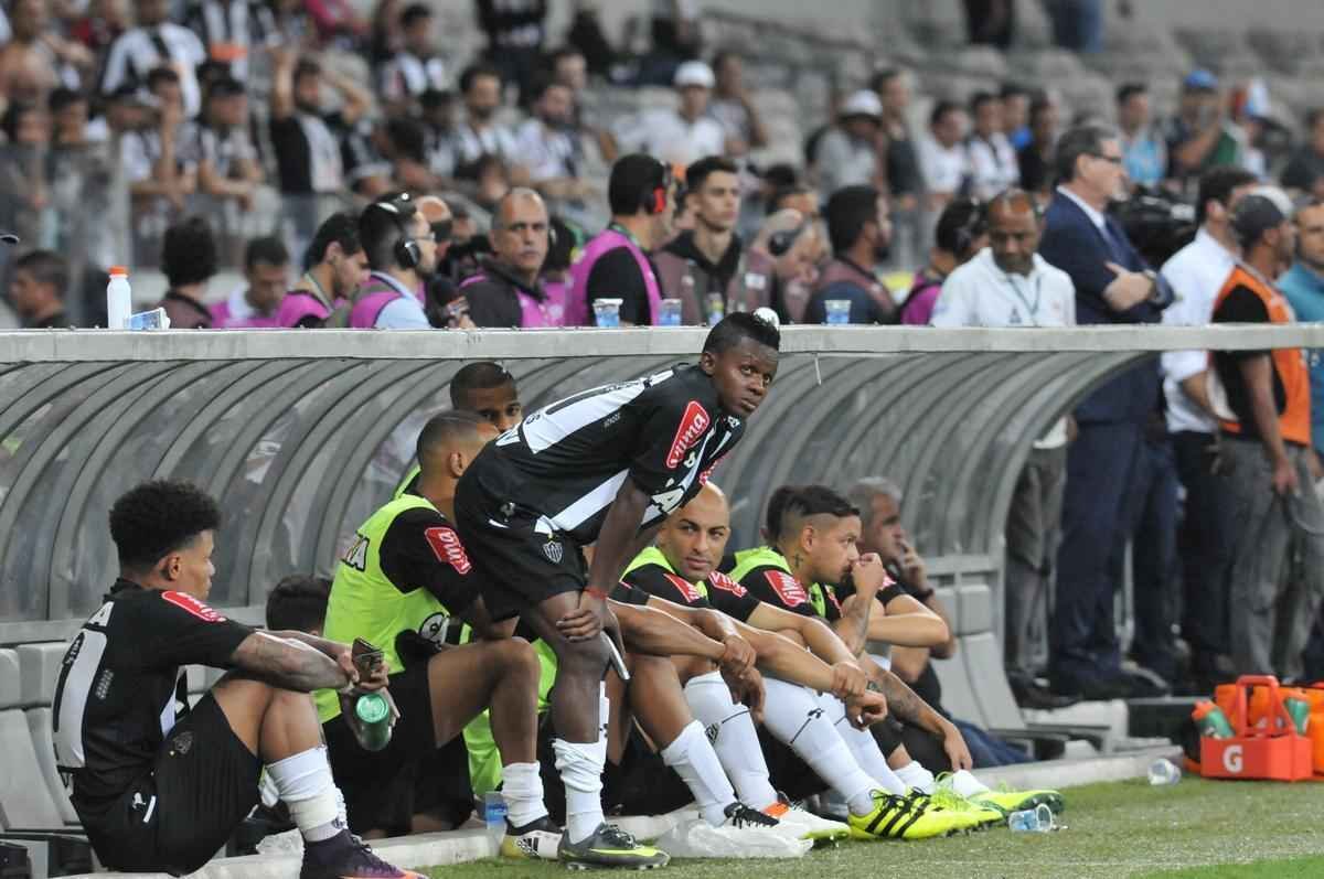Everton marcou o terceiro gol do Grmio no Mineiro e fechou vitria por 3 a 1 na deciso da Copa do Brasil