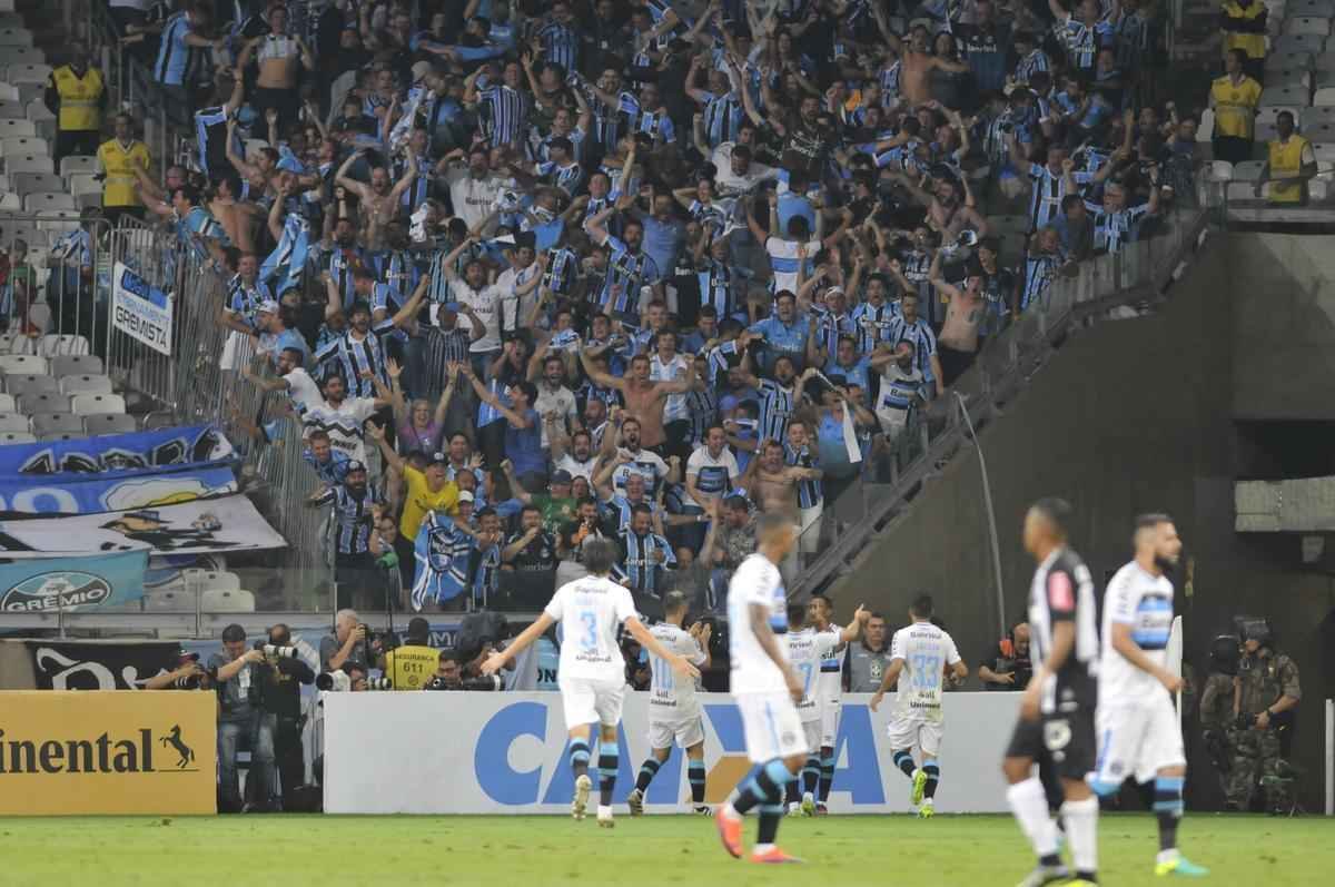 Torcedores do Atltico saram decepcionados do Mineiro com derrota por 3 a 1, e ouviram festa gremista