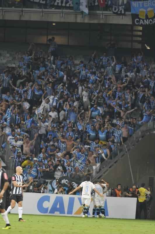Torcedores do Atltico saram decepcionados do Mineiro com derrota por 3 a 1, e ouviram festa gremista
