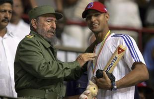 Fidel em maro de 2006 com o jogador de beisebol cubano Yulieski Gourriel em Havana