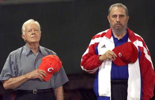 Ex-presidente norte-americano Jimmy Carter e Fidel Castro durante jogo de beisebol em fevereiro de 2008

