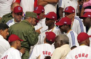 Fidel Castro em 21 de maro de 2006 durante conversa com jogador de beisebol de Cuba, segunda colocada no World Baseball Classic, em San Diego
