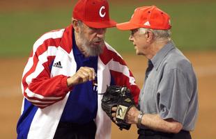 Fidel Castro com o ex-presidente norte-americano Jimmy Carter em jogo de beisebol, em Havana, em maio de 2002