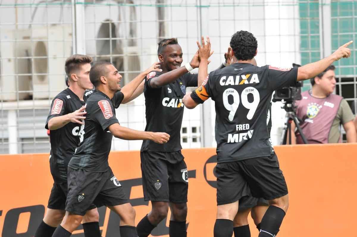 Galo saiu na frente, com Hyuri, mas levou virada do Tricolor. Maicon e Gilberto fizeram para o So Paulo