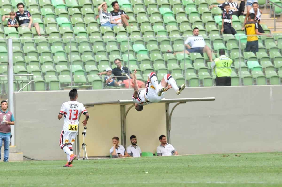 Galo saiu na frente, com Hyuri, mas levou virada do Tricolor. Maicon e Gilberto fizeram para o So Paulo