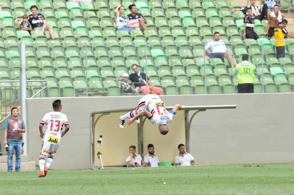 Galo saiu na frente, com Hyuri, mas levou virada do Tricolor. Maicon e Gilberto fizeram para o So Paulo