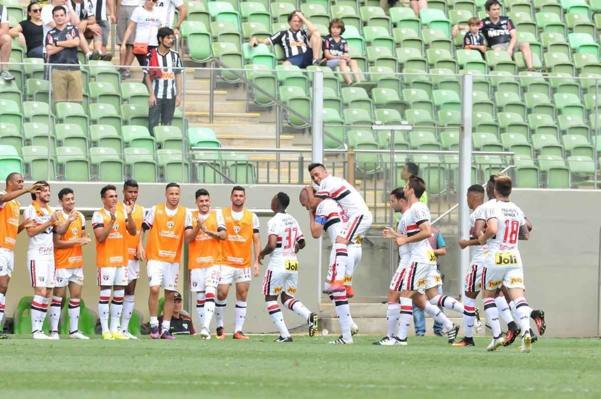 Galo saiu na frente, com Hyuri, mas levou virada do Tricolor. Maicon e Gilberto fizeram para o So Paulo