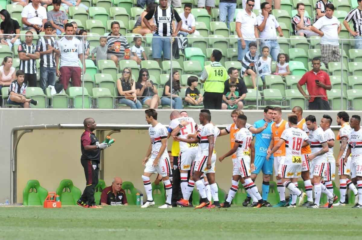 Galo saiu na frente, com Hyuri, mas levou virada do Tricolor. Maicon e Gilberto fizeram para o So Paulo