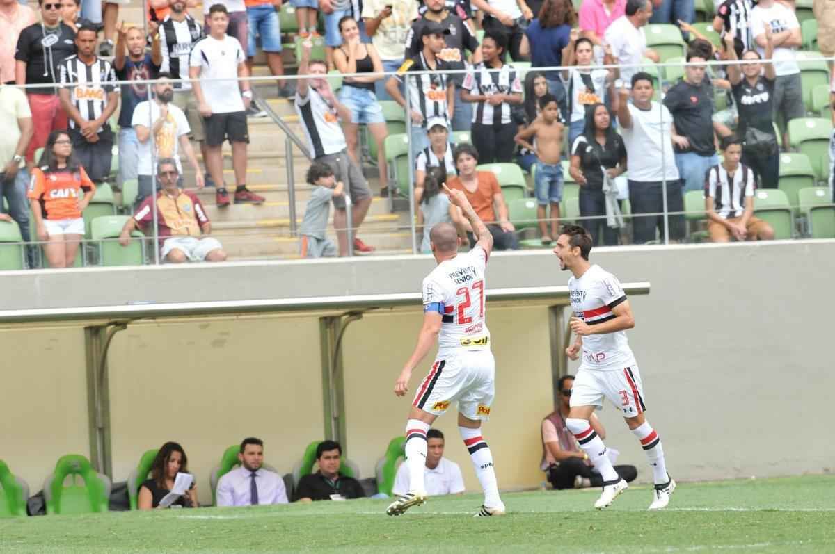 Galo saiu na frente, com Hyuri, mas levou virada do Tricolor. Maicon e Gilberto fizeram para o So Paulo