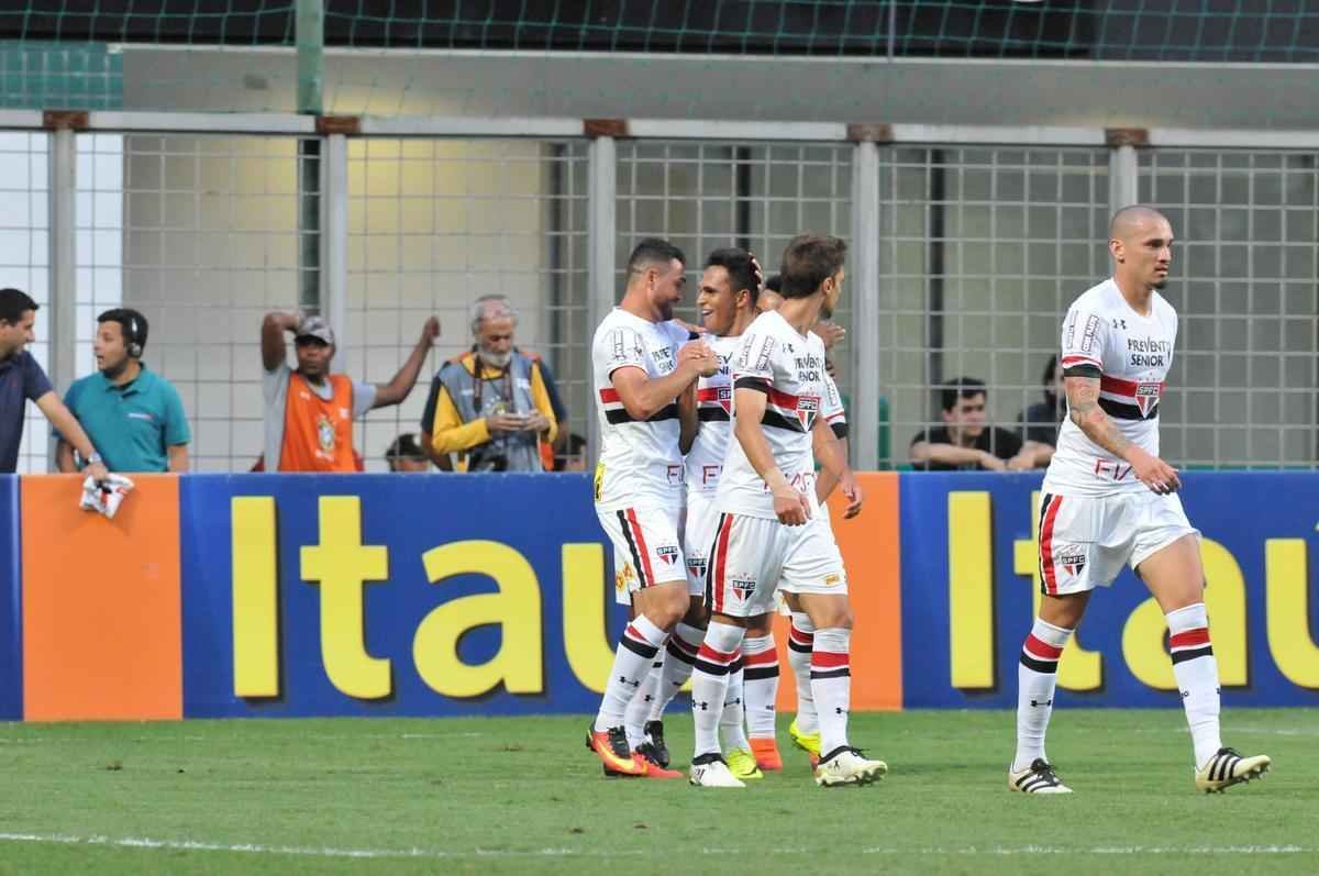 Gilberto marcou o gol da vitria de virada do So Paulo no Independncia