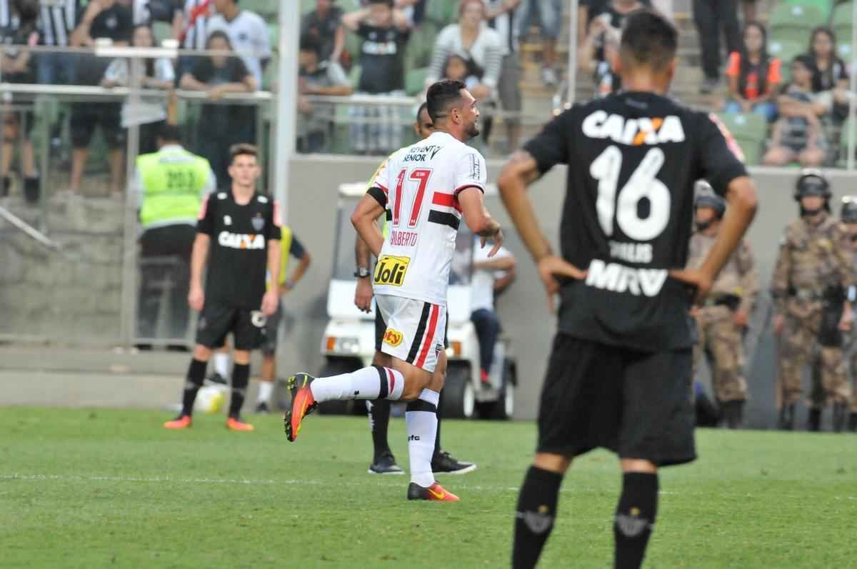 Gilberto marcou o gol da vitria de virada do So Paulo no Independncia