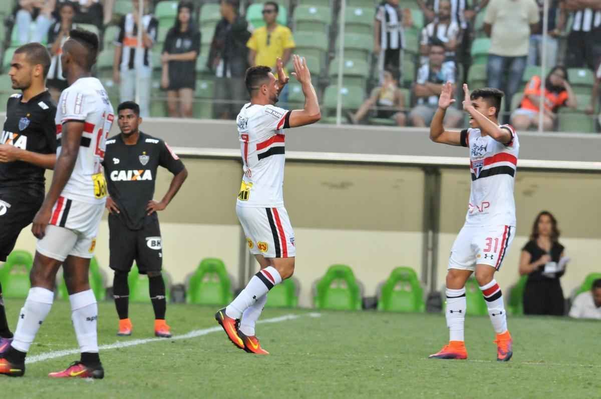 Gilberto marcou o gol da vitria de virada do So Paulo no Independncia