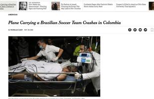 The New York Times (Estados Unidos) - Avio transportando time brasileiro de futebol cai na Colmbia. Na foto, o goleiro Alan Ruschel chegando ao hospital