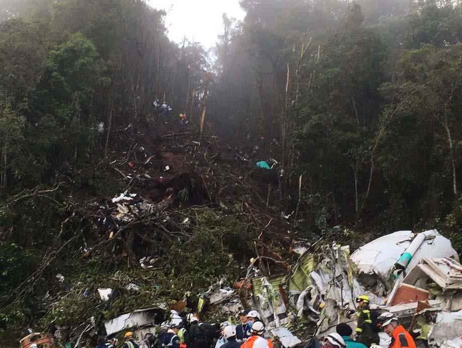 Imagens do local onde caiu o avio da Chapecoense, no municpio colombiano de La Unin