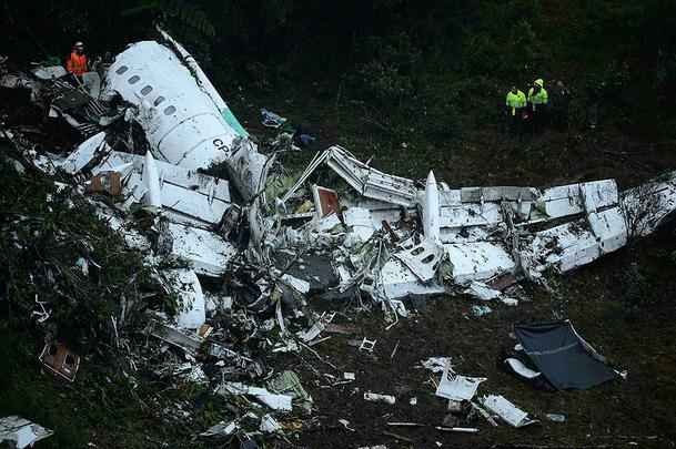 Imagens do local onde caiu o avião da Chapecoense, perto da La Unión, na Colômbia