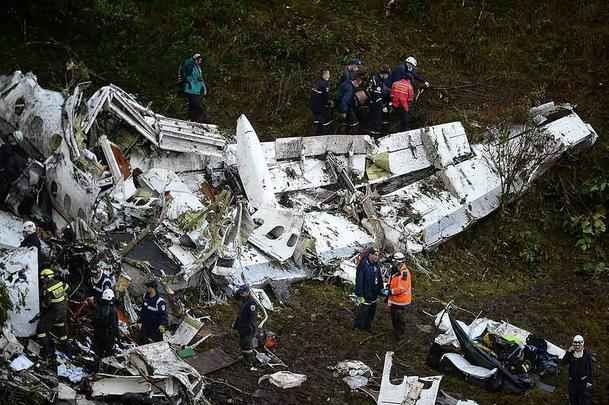 Imagens do local onde caiu o avião da Chapecoense, perto da La Unión, na Colômbia