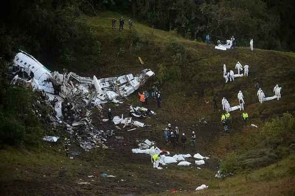 Imagens do local onde caiu o avião da Chapecoense, perto da La Unión, na Colômbia