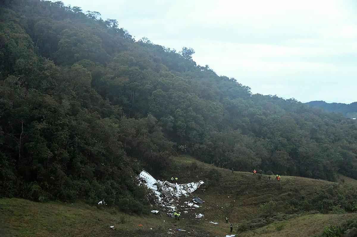 Imagens do local onde caiu o avio da Chapecoense, perto da La Unin, na Colmbia