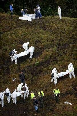 Imagens do local onde caiu o avião da Chapecoense, perto da La Unión, na Colômbia