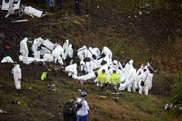 Imagens do local onde caiu o avião da Chapecoense, perto da La Unión, na Colômbia