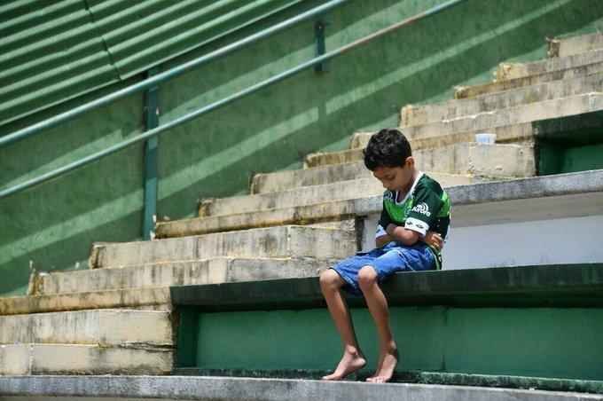 Foto de pequeno torcedor solitrio na Arena Cond foi uma das mais compartilhadas na web nesta tera-feira 