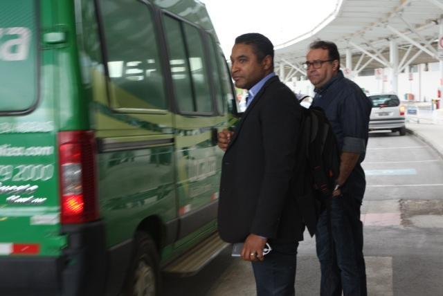 Roger Machado chegou a Belo Horizonte na manh desta quarta-feira para fechar com o Atltico. Tcnico foi flagrado pela reportagem no Aeroporto de Confins (Edsio Ferreira/EM/D. A Press)