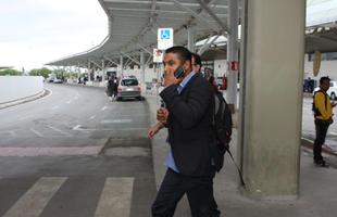 Roger Machado chegou a Belo Horizonte na manh desta quarta-feira para fechar com o Atltico. Tcnico foi flagrado pela reportagem no Aeroporto de Confins (Edsio Ferreira/EM/D. A Press)