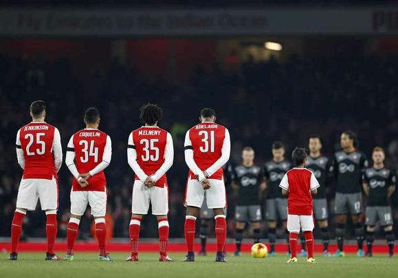 Minuto de silncio no jogo entre Arsenal e Southampton pela Copa da Liga Inglesa