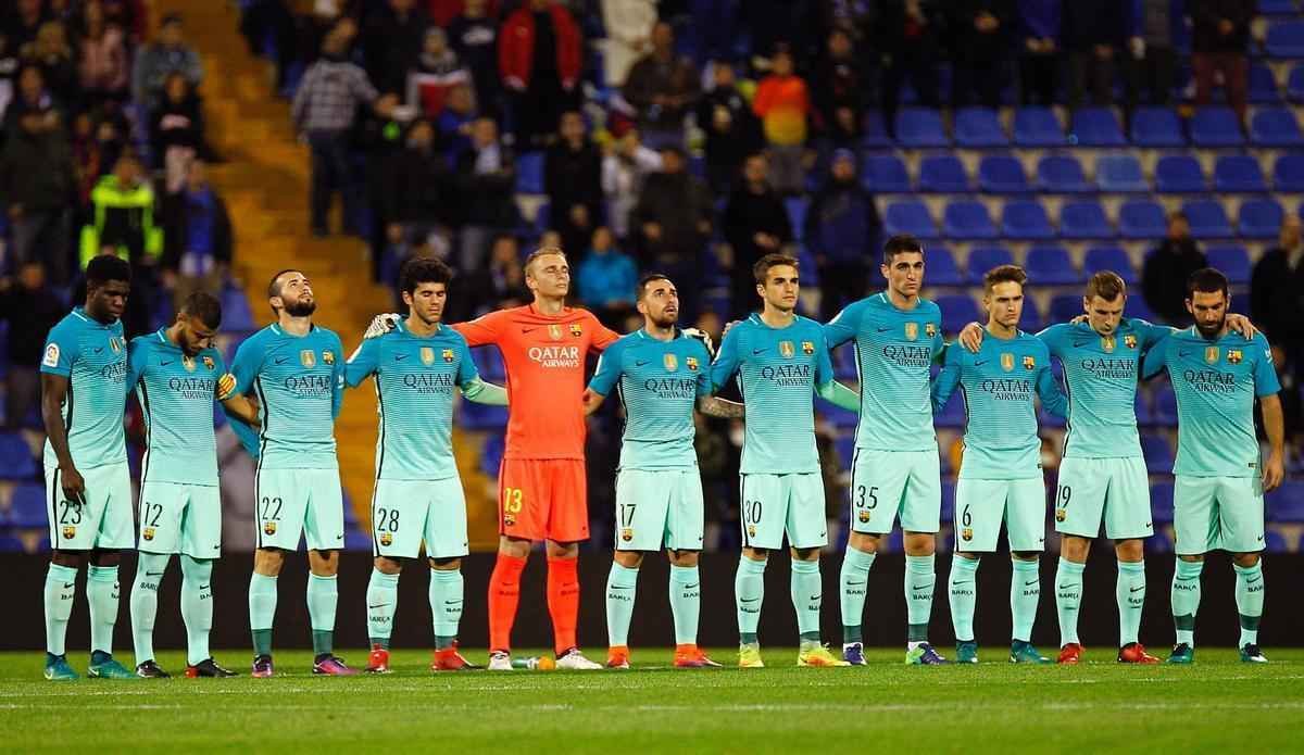 Barcelona faz homenagem  Chapecoense antes do jogo contra o Hercules, pela Copa do Rei