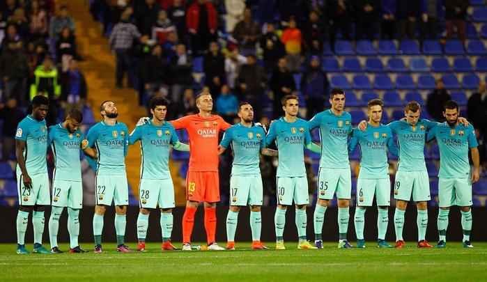 Barcelona faz homenagem à Chapecoense antes do jogo contra o Hercules, pela Copa do Rei