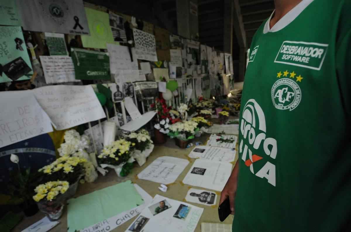 Fotos da vgilia em Chapec nesta quinta-feira. Imagens feitas pelo fotgrafo do Estado de Minas, Leandro Couri